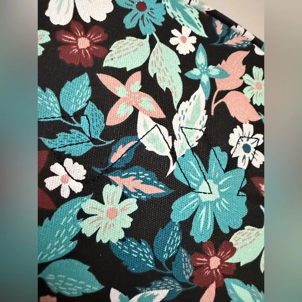Kavu Floral Pattern Rope Sling Bag - Picture 7 of 17